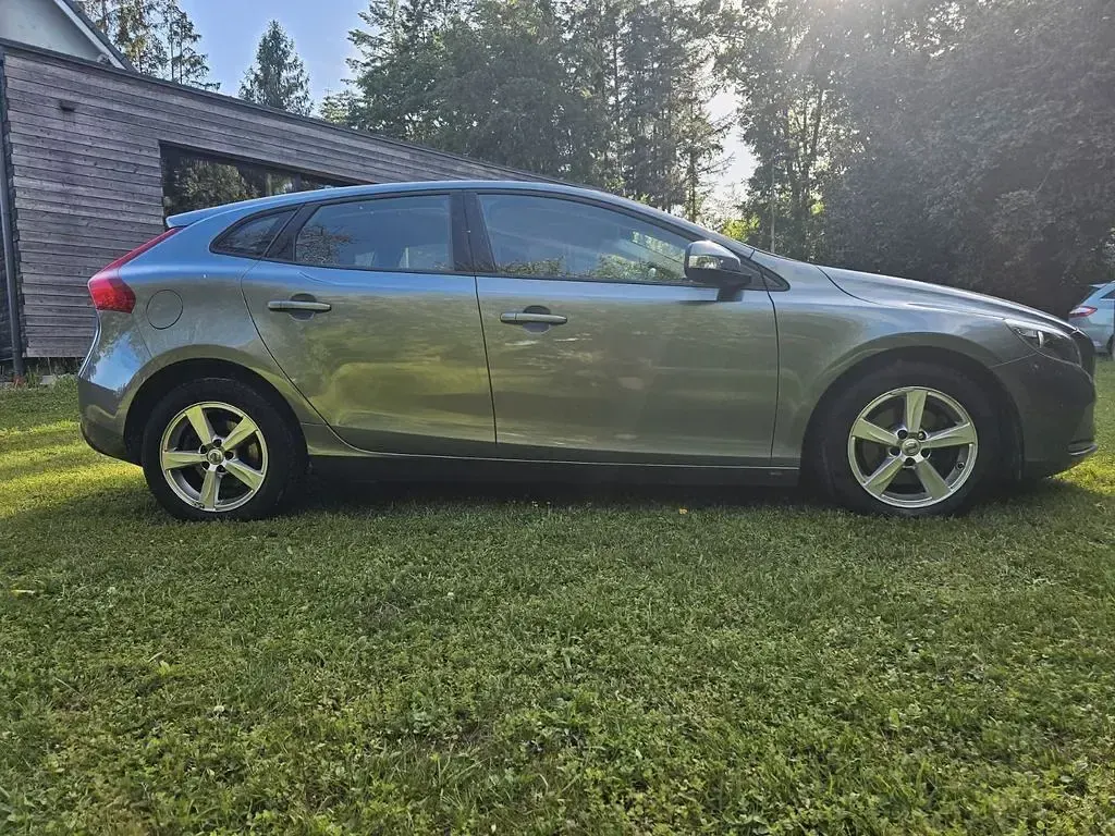 Gebraucht Volvo V40 Kinetic 122 PS (89 kW) 2017 Limousine