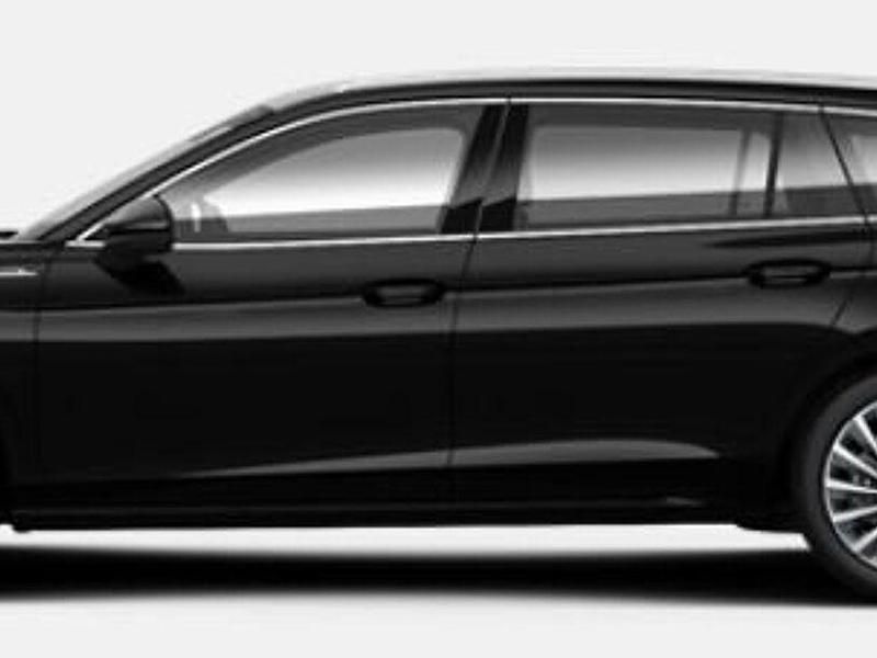 Gebraucht Skoda Superb LAURIN & KLEMENT 150 PS (110 kW) 2025 Schwarz Kombi