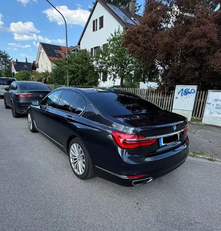 Gebraucht BMW 740 326 PS (239 kW) 2018 Grau Limousine