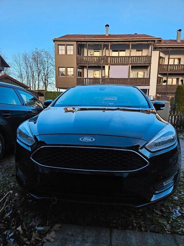 Gebraucht Ford Focus Trend 120 PS (88 kW) 2016 Schwarz Limousine