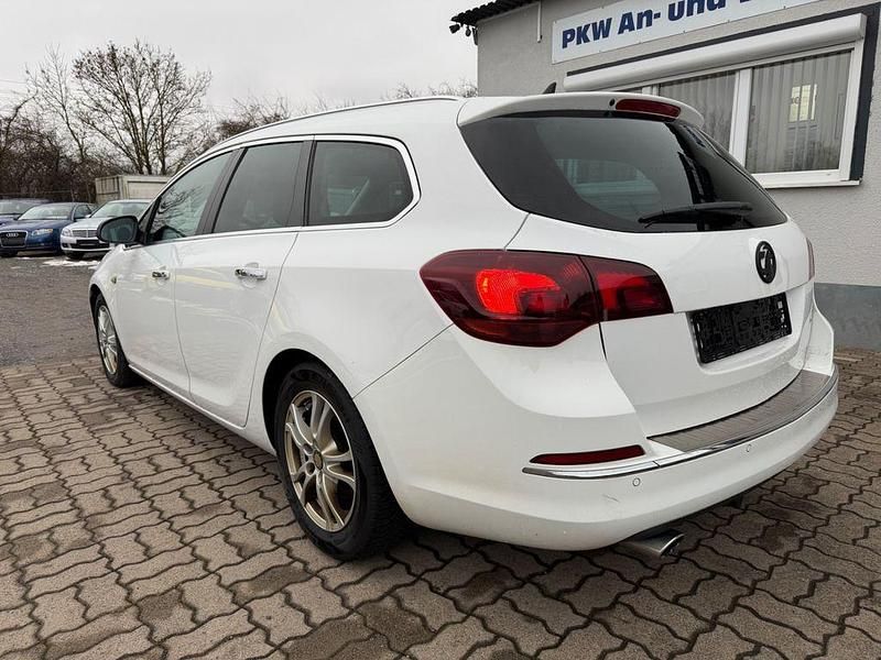 Gebraucht Opel Astra Innovation 165 PS (121 kW) 2013 Weiß Kombi