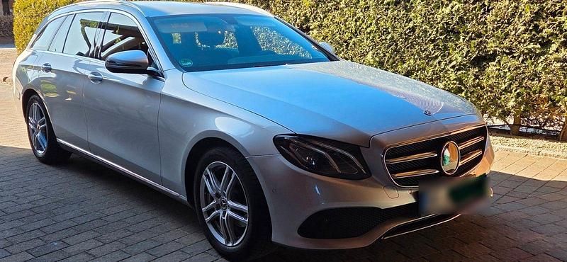 Gebraucht Mercedes E220 194 PS (142 kW) 2019 Silber Kombi