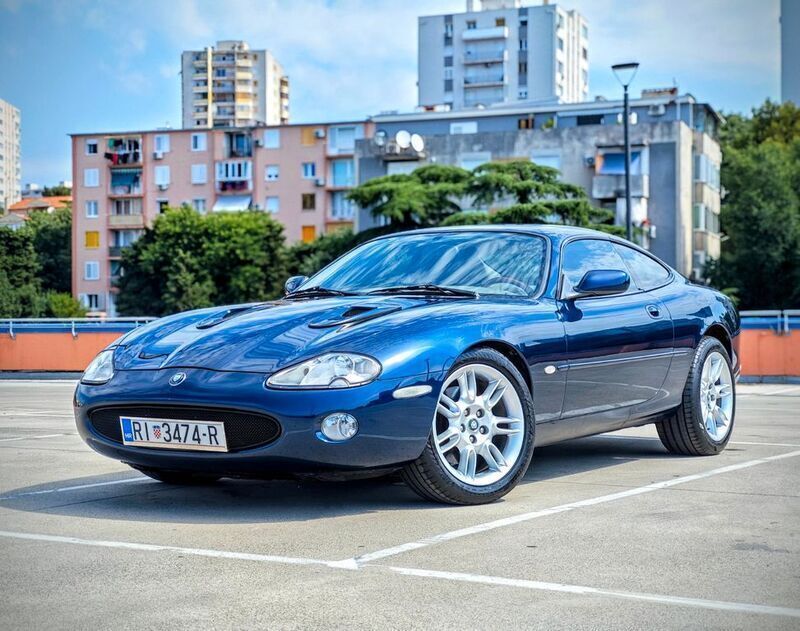 Blau Gebraucht 2002 Jaguar XK8 Coupé | 26.000 € (Fairer Preis) - Bild 1/4