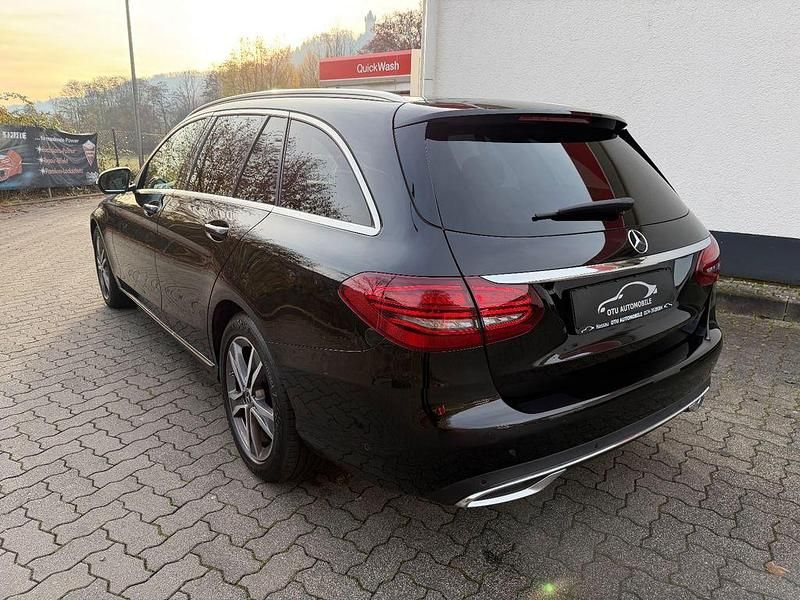 Gebraucht Mercedes C180 156 PS (114 kW) 2018 Schwarz Kombi