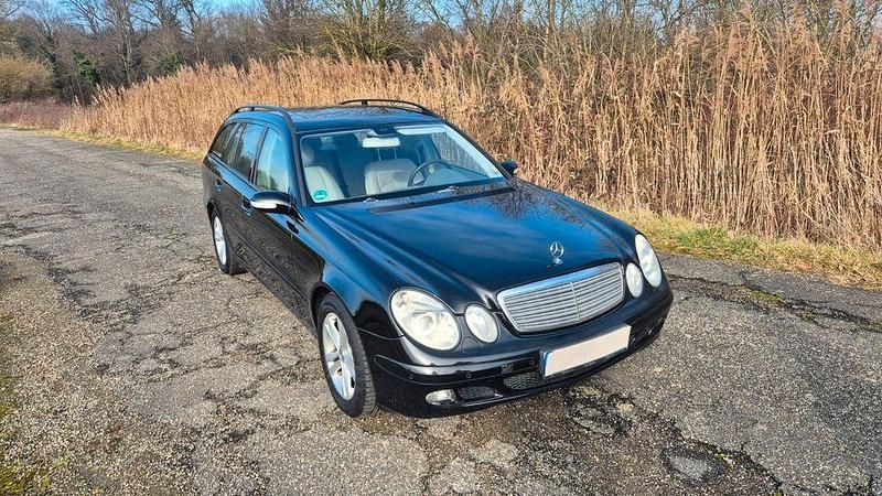 Gebraucht Mercedes E220 Classic 150 PS (110 kW) 2004 Schwarz Kombi