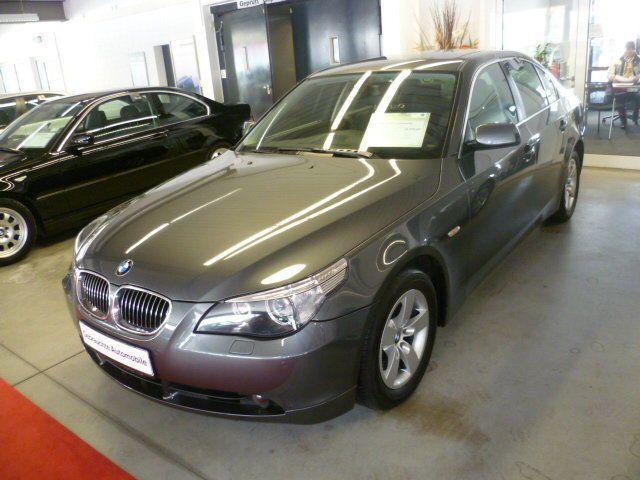 Grau metallic Gebraucht 2006 BMW 525 Limousine | 17.250 € - Bild 1/4