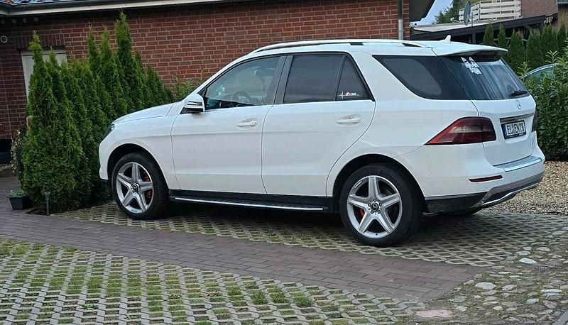 Weiß Gebraucht 2013 Mercedes ML250 SUV | 16.800 € (Fairer Preis) - Bild 1/4
