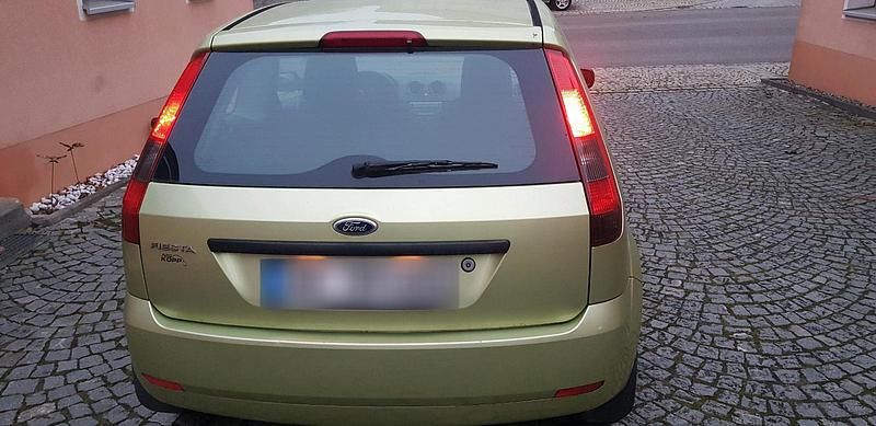 Gebraucht Ford Fiesta 75 PS (55 kW) 2005 Gelb Kleinwagen