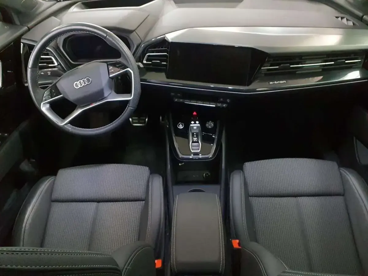 Używany Audi Q4 e-tron Ambiente 150 kW (204 KM) 2023 Czarny SUV