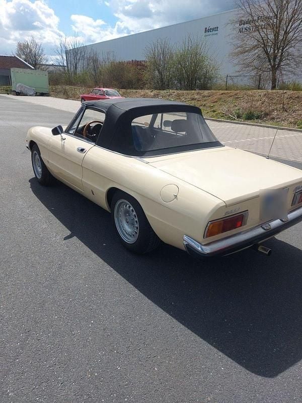 Gebraucht Alfa Romeo Spider 129 PS (94 kW) 1976 Beige Cabrio