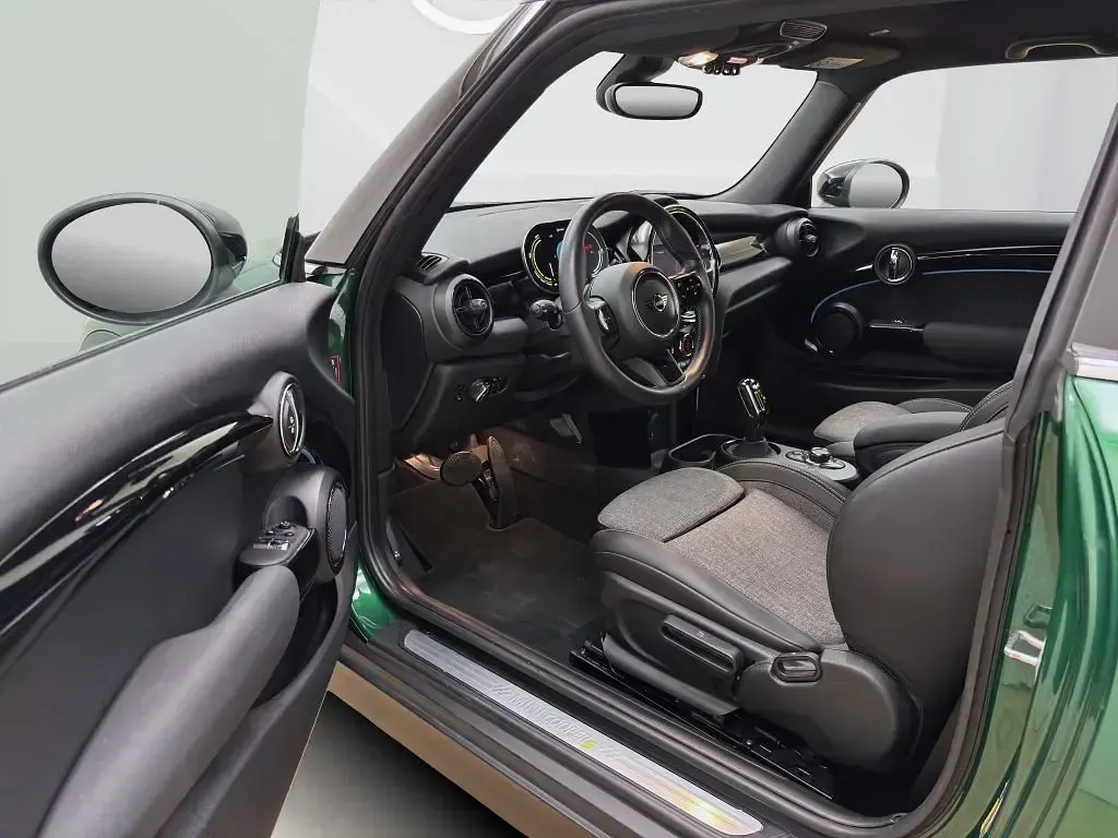 Gebraucht Mini Cooper SE Classic 135 kW (184 PS) 2022 Grün Kleinwagen