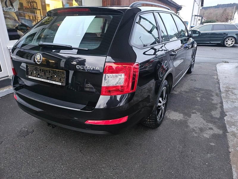 Gebraucht Skoda Octavia 105 PS (77 kW) 2014 Schwarz Kleinwagen