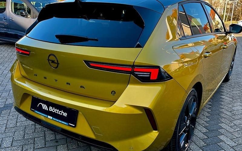 Neu Opel Astra 114 kW (156 PS) 2026 Lackierung amber yellow/typ aussenverkleidung metalliclackierung Limousine