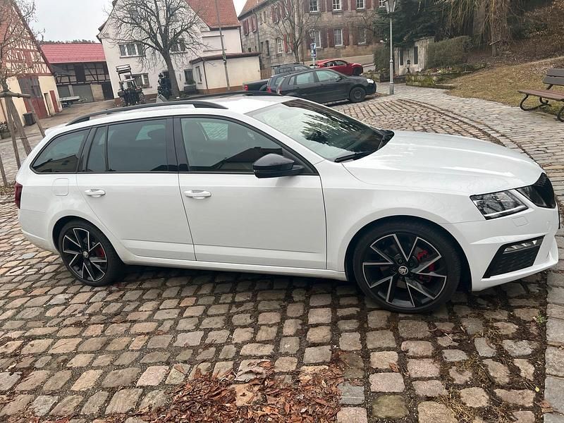 Weiß Gebraucht 2020 Skoda Octavia vRS Kombi | 21.000 € (Guter Preis) - Bild 1/4