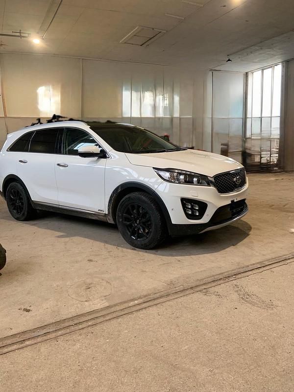 Weiß Gebraucht 2017 Kia Sorento Platinum Edition SUV | 18.200 € (Fairer Preis) - Bild 1/4