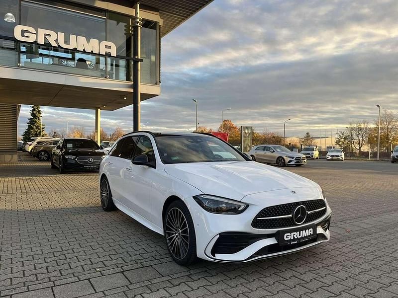 Gebraucht Mercedes C300e AMG 313 PS (230 kW) 2025 Manufaktur lack manufaktur opa Kombi