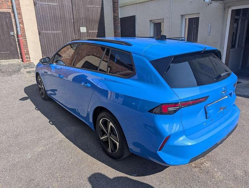 Neu Opel Astra Edition 131 PS (96 kW) 2025 Blau Kombi