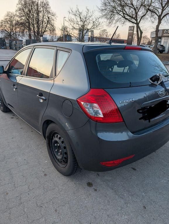 Gebraucht Kia Ceed Vision 90 PS (66 kW) 2011 Grau Kleinwagen