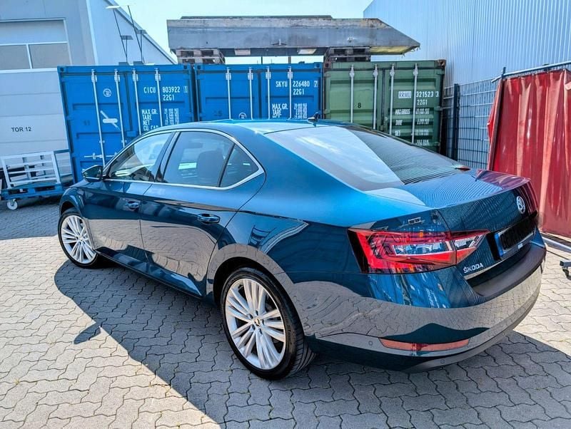 Gebraucht Skoda Superb Style 220 PS (161 kW) 2016 Blau Limousine