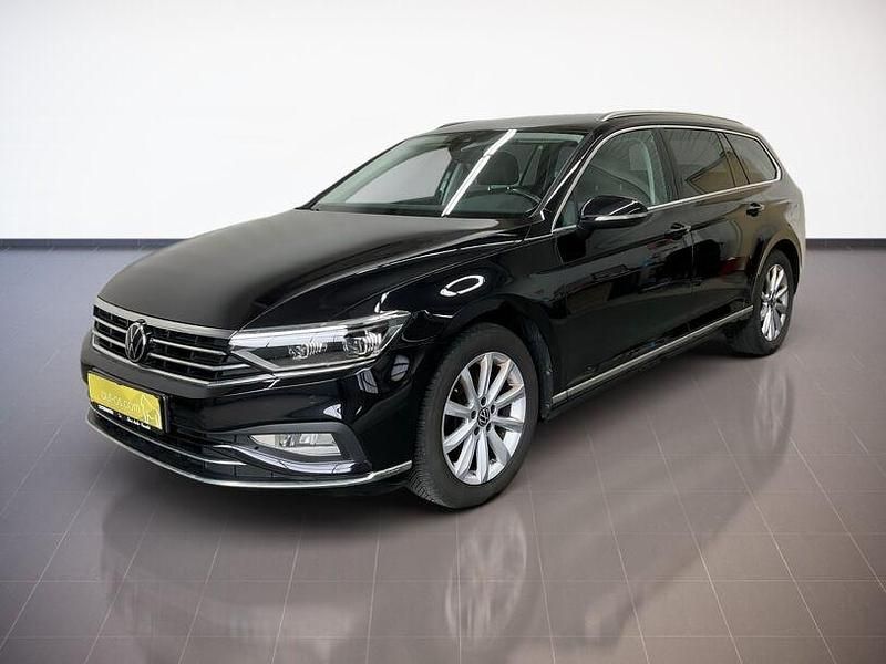 Gebraucht VW Passat Elegance 150 PS (110 kW) 2021 Deep black perleffekt Kombi