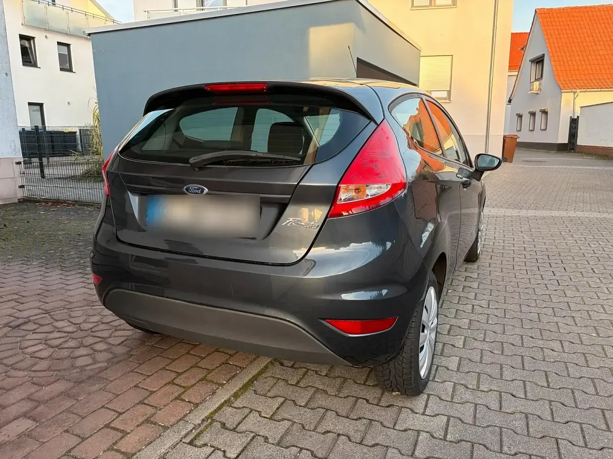 Usata Ford Fiesta 82 CV (60 kW) 2009 Grigio Utilitaria