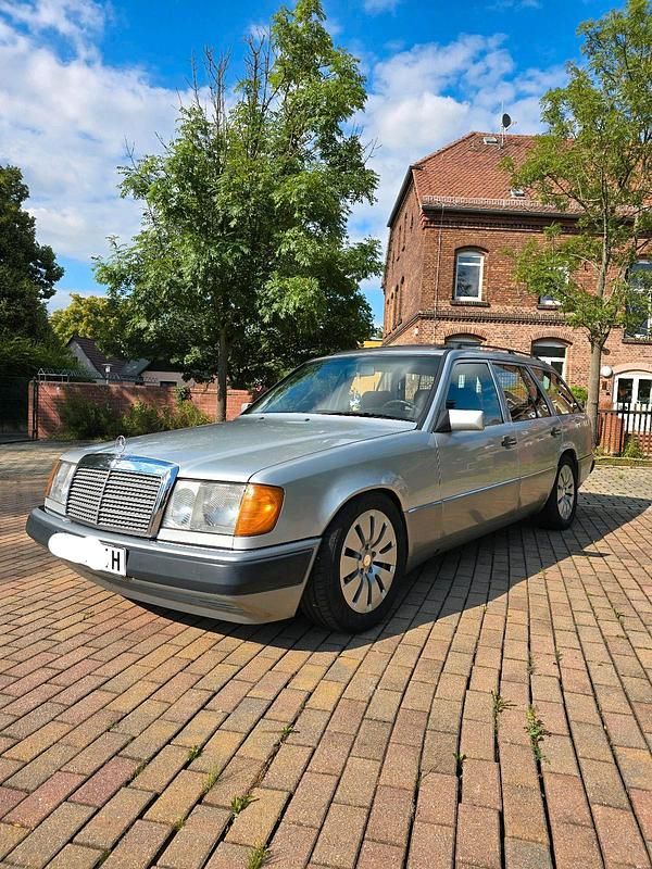 Silber Gebraucht 2025 Mercedes 200 Kombi | 8.400 € - Bild 1/4