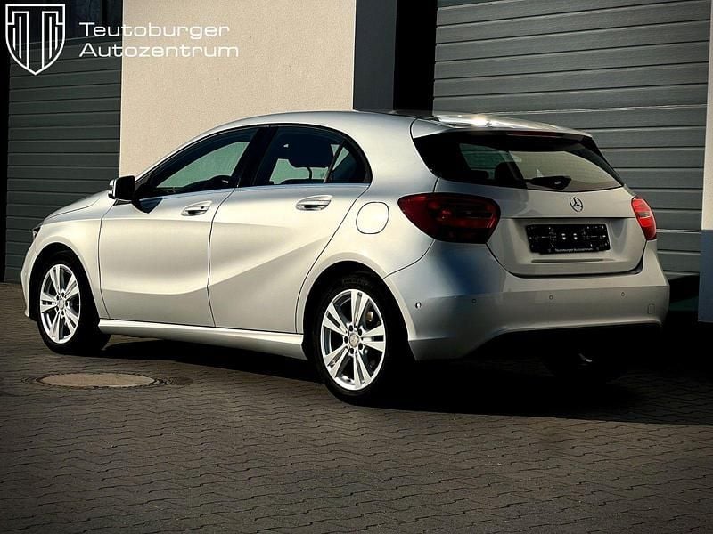 Gebraucht Mercedes A180 122 PS (89 kW) 2016 Silber Kleinwagen