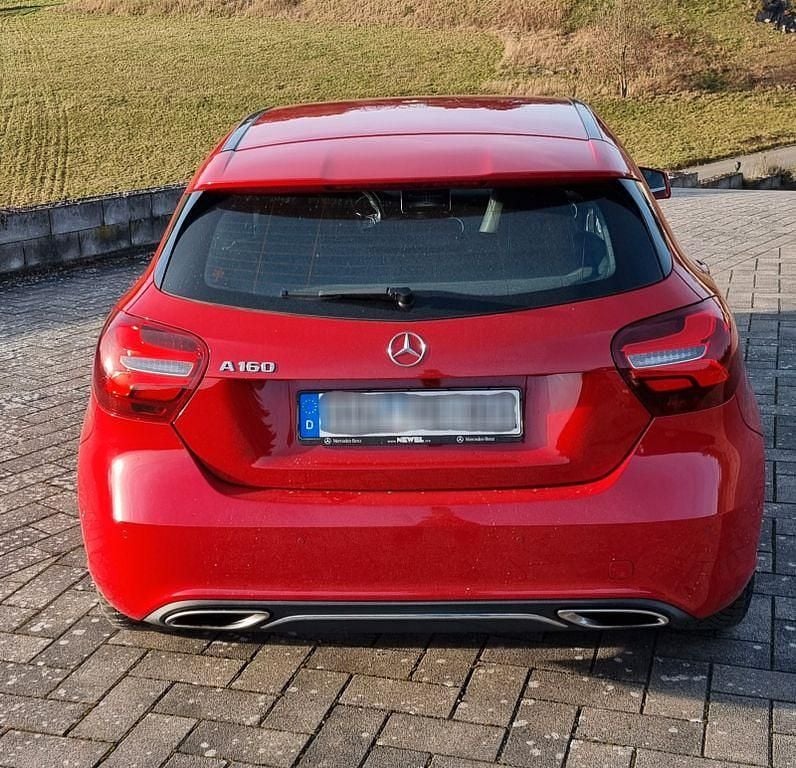 Gebraucht Mercedes A160 102 PS (75 kW) 2016 Rot Limousine