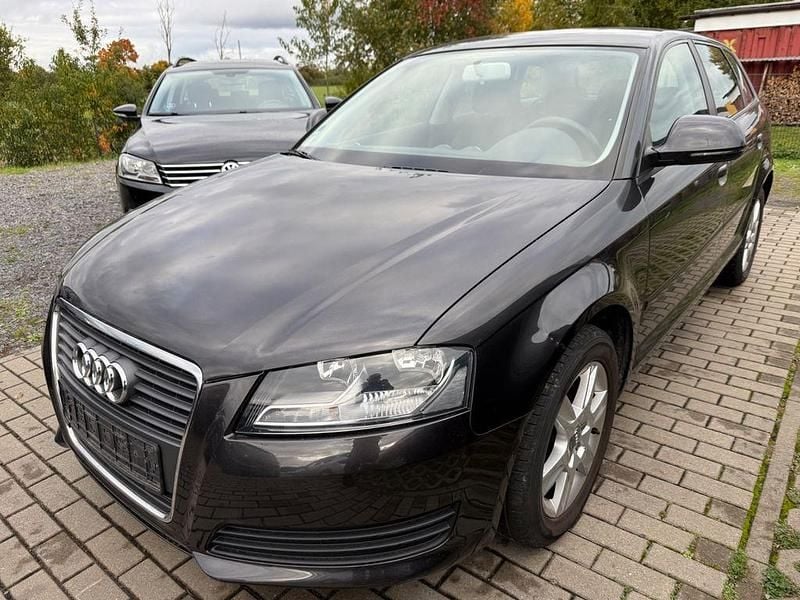Grau Gebraucht 2009 Audi A3 Sportback Attraction Limousine | 5.500 € (Guter Preis) - Bild 1/4