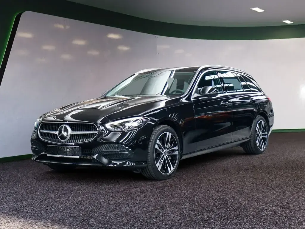 Gebraucht Mercedes C300e Advanced Plus 313 PS (230 kW) 2025 Schwarz / obsidianschwarz Kombi
