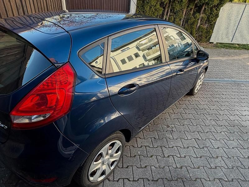 Gebraucht Ford Fiesta 82 PS (60 kW) 2010 Blau Kleinwagen