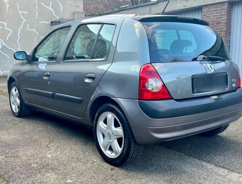 Grau Gebraucht 2002 Renault Clio II Kleinwagen | 1.500 € (Fairer Preis) - Bild 1/3