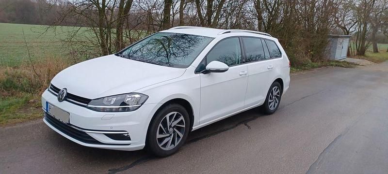 Weiß Gebraucht 2018 VW Golf VII Sound Kombi | 14.200 € (Fairer Preis) - Bild 1/4