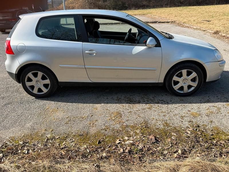 Gebraucht VW Golf V 105 PS (77 kW) 2007 Silber Kleinwagen