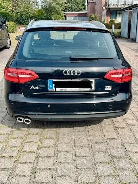 Gebraucht Audi A4 Attraction 136 PS (100 kW) 2014 Schwarz Kombi