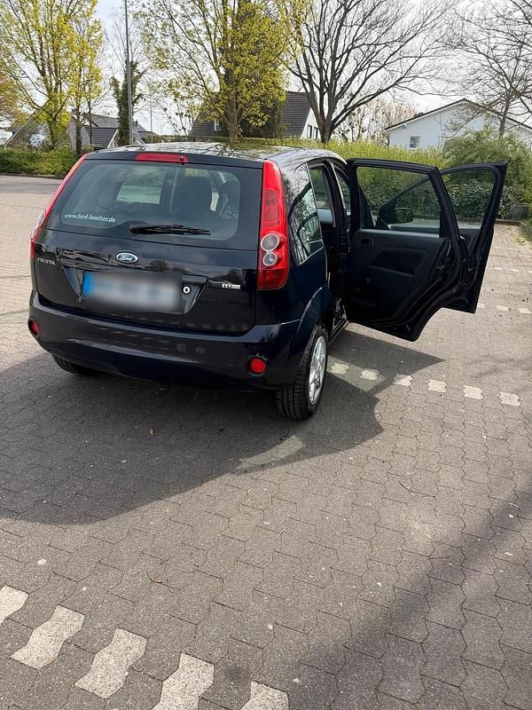 Gebraucht Ford Fiesta 68 PS (50 kW) 2007 Blau Kleinwagen