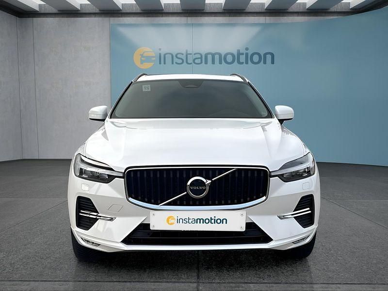 Gebraucht Volvo XC60 Core 250 PS (183 kW) 2024 Weiß SUV