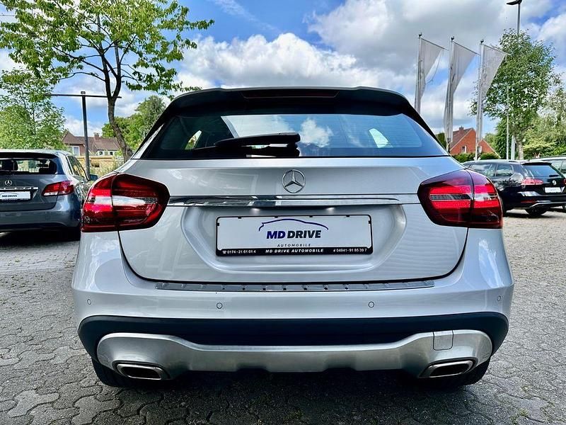 Gebraucht Mercedes GLA180 122 PS (89 kW) 2019 Silber SUV