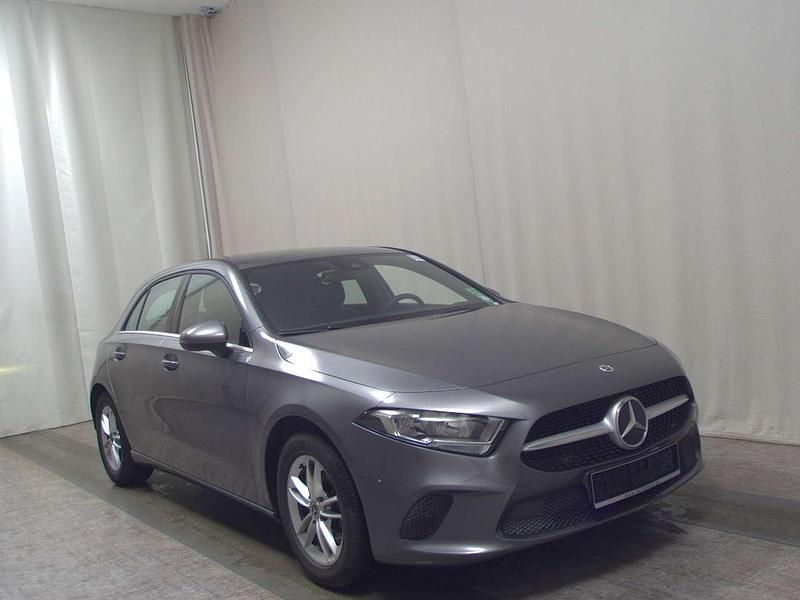 Gebraucht Mercedes A200 163 PS (119 kW) 2020 Mountaingrau metallic Limousine
