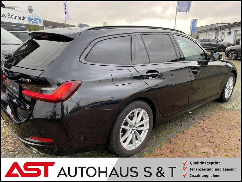 Gebraucht BMW 318 Shadowline 156 PS (114 kW) 2024 Black sapphire Kombi