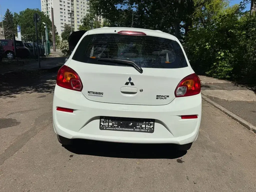 Gebraucht Mitsubishi Space Star Basis 71 PS (52 kW) 2018 Weiß Kleinwagen