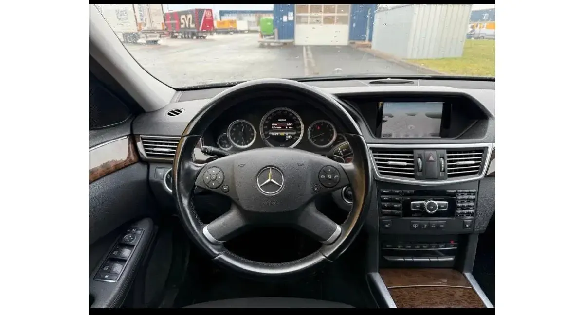 Second-hand Mercedes E250 204 CP (150 kW) 2012 Negru Berlinǎ