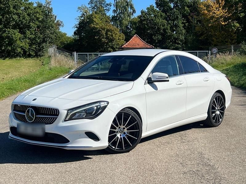 Weiß Gebraucht 2018 Mercedes CLA200 Coupé | 19.000 € (Fairer Preis) - Bild 1/4