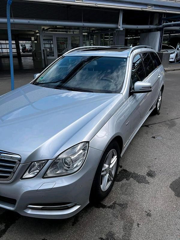 Gebraucht Mercedes E200 184 PS (135 kW) 2010 Silber Kombi