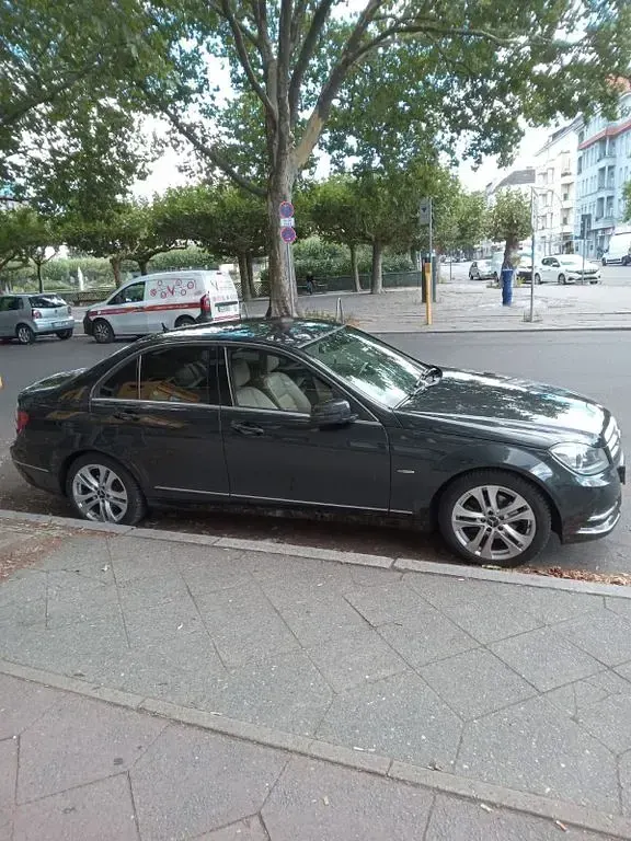 Gebraucht Mercedes C180 Avantgarde 156 PS (114 kW) 2011 Schwarz Limousine