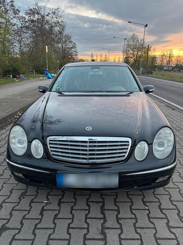 Gebraucht Mercedes E220 150 PS (110 kW) 2004 Schwarz Limousine