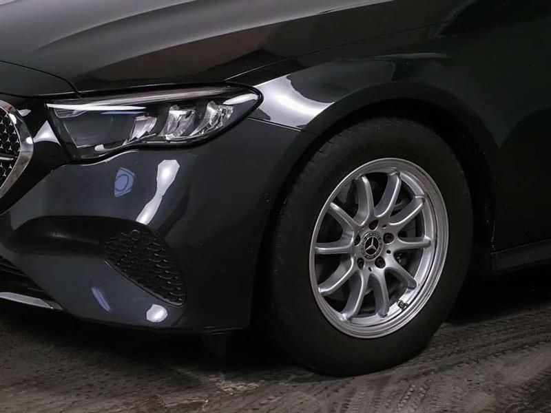 Gebraucht Mercedes E220 197 PS (144 kW) 2024 Metalliclack graphitgrau Kombi