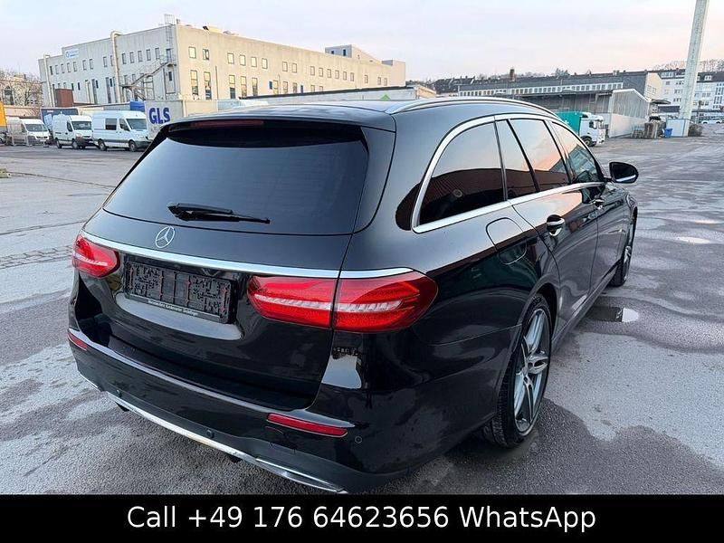 Gebraucht Mercedes E220 AMG line 194 PS (142 kW) 2016 Schwarz Limousine