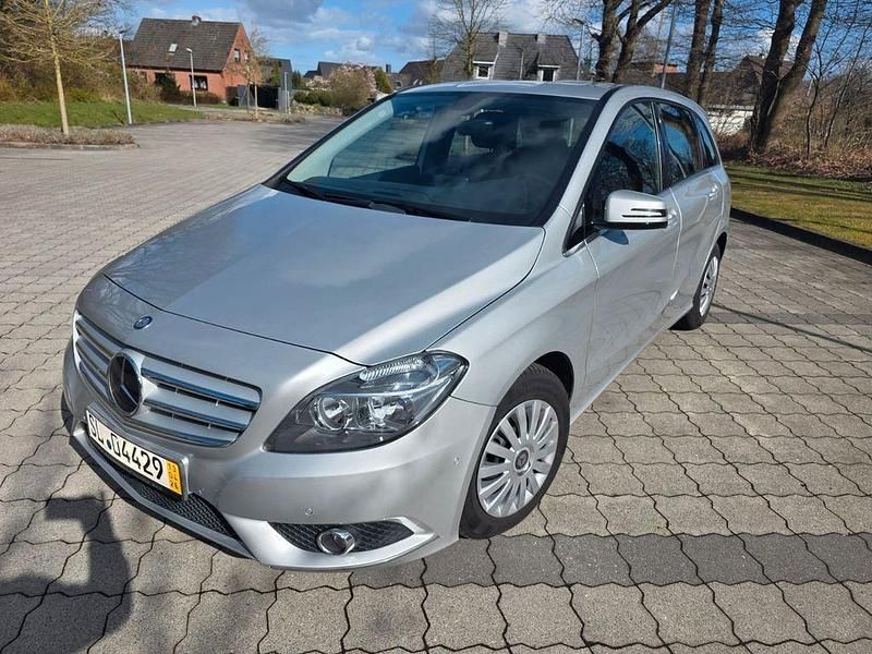 Gebraucht Mercedes B180 109 PS (80 kW) 2013 Silber Van / Kleinbus