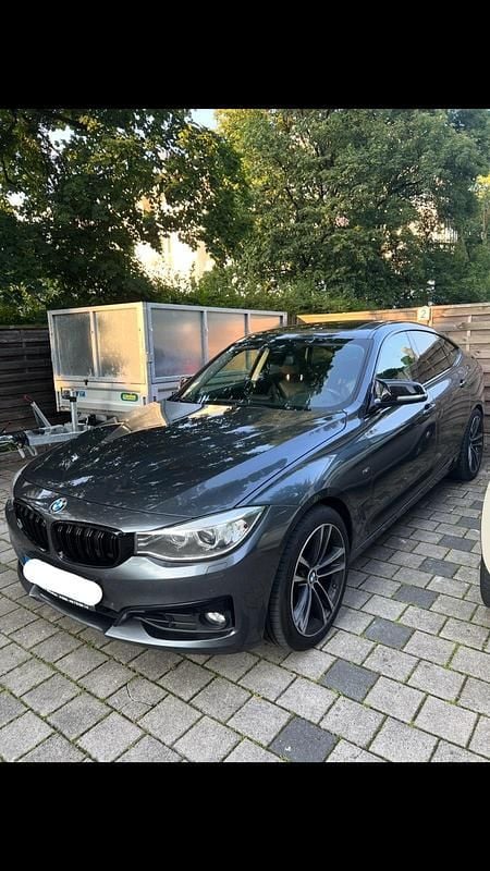 Grau Gebraucht 2014 BMW 330 Sport Line Limousine | 9.600 € (Guter Preis) - Bild 1/4
